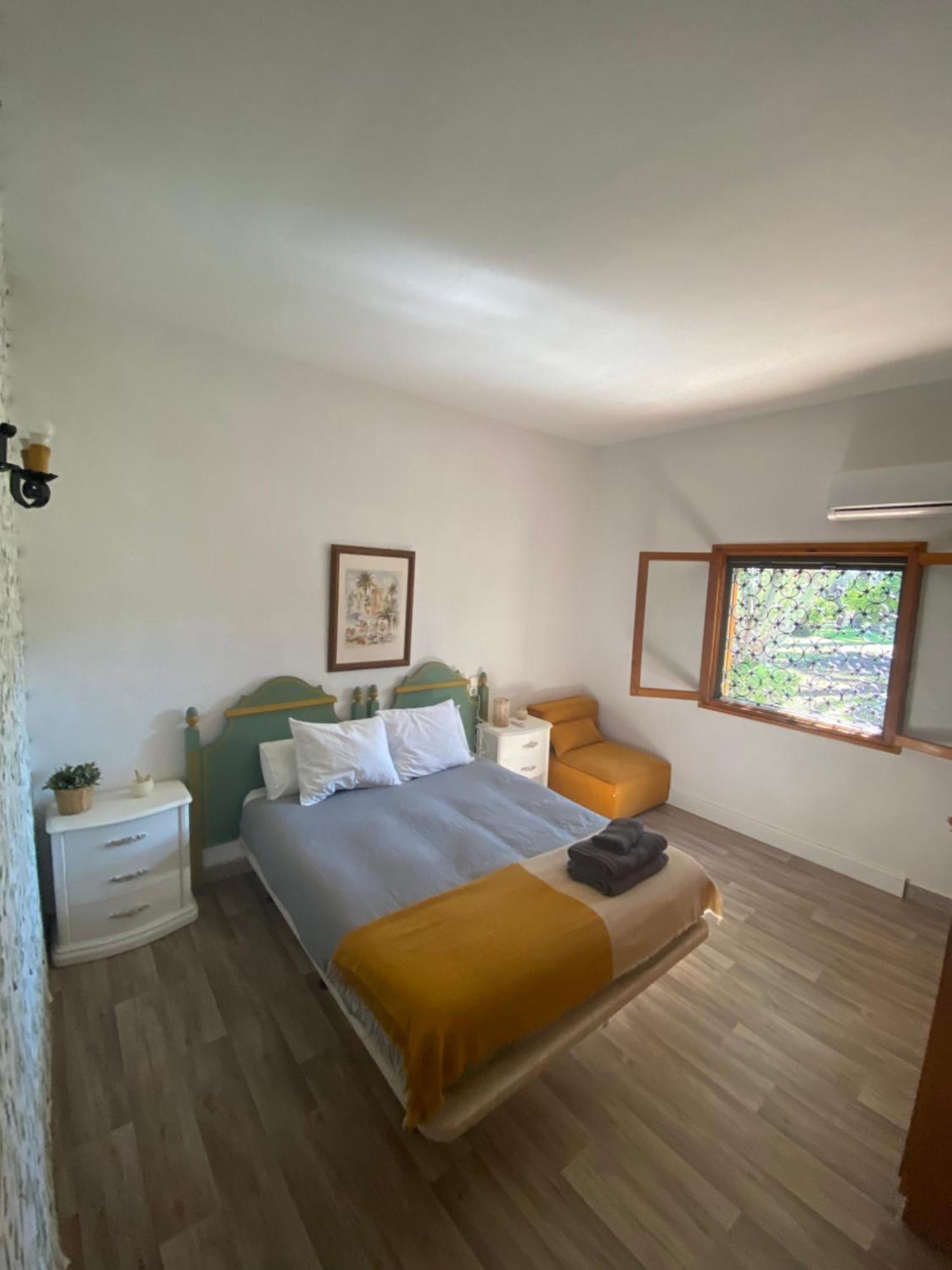Pink Lemon House Bed & Breakfast เอลเช ภายนอก รูปภาพ