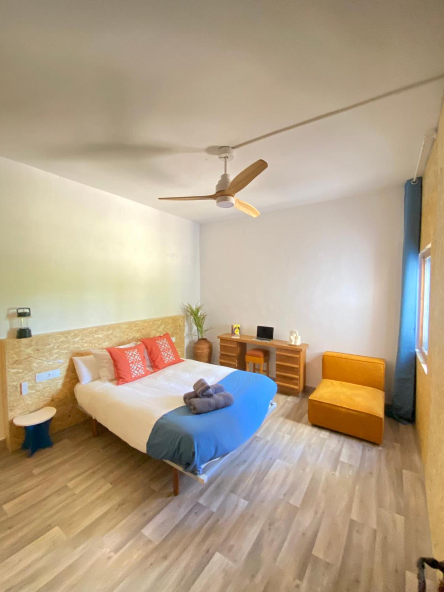 Pink Lemon House Bed & Breakfast เอลเช ภายนอก รูปภาพ