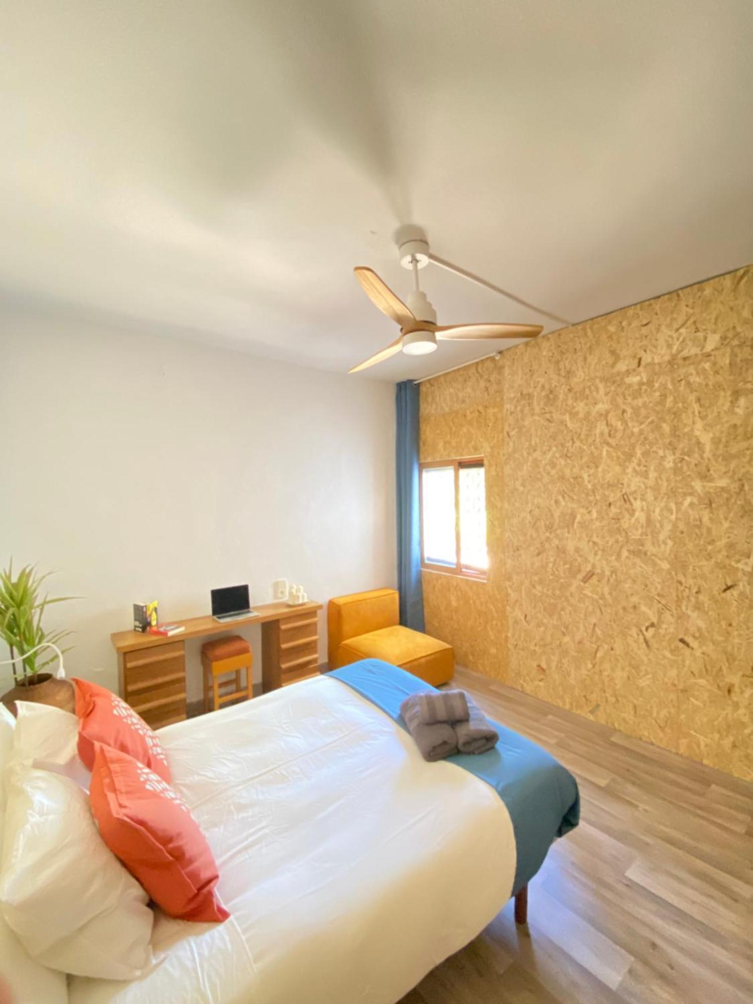 Pink Lemon House Bed & Breakfast เอลเช ภายนอก รูปภาพ