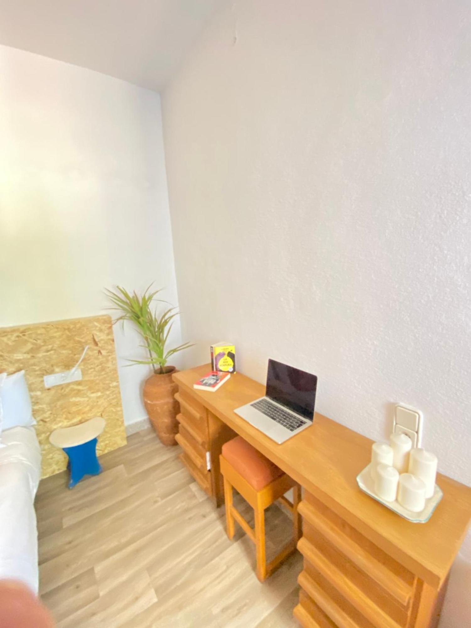 Pink Lemon House Bed & Breakfast เอลเช ภายนอก รูปภาพ