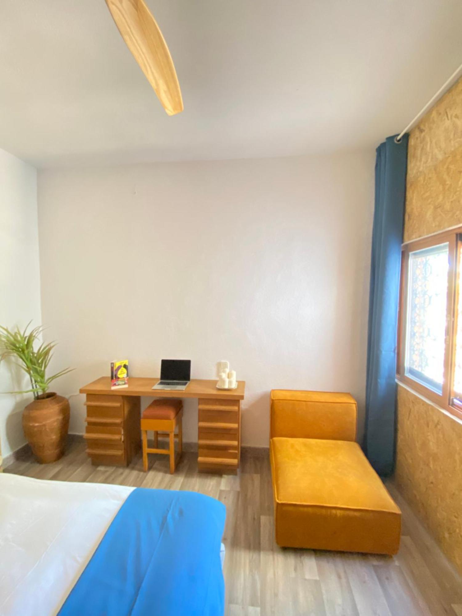 Pink Lemon House Bed & Breakfast เอลเช ภายนอก รูปภาพ