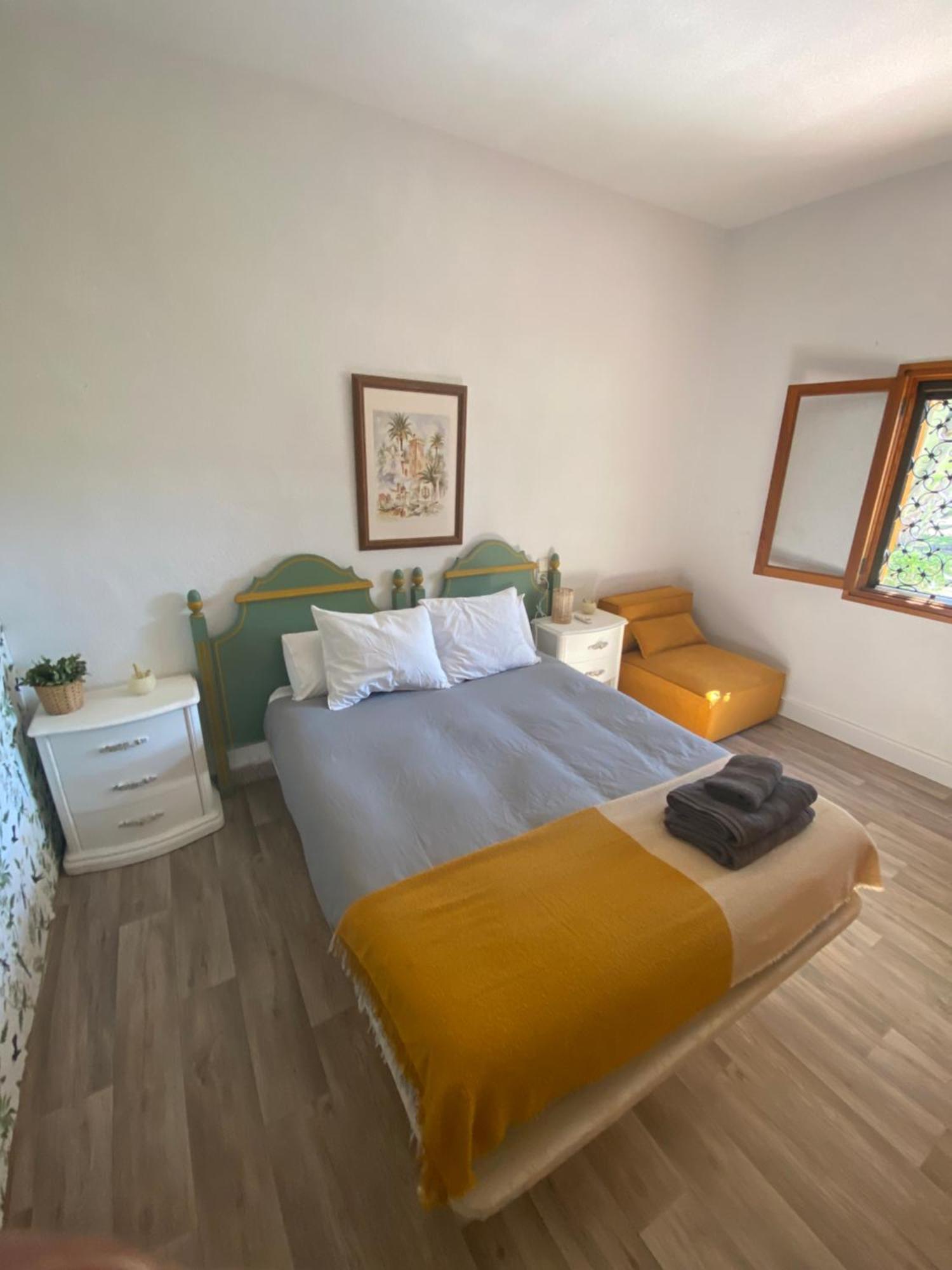 Pink Lemon House Bed & Breakfast เอลเช ภายนอก รูปภาพ