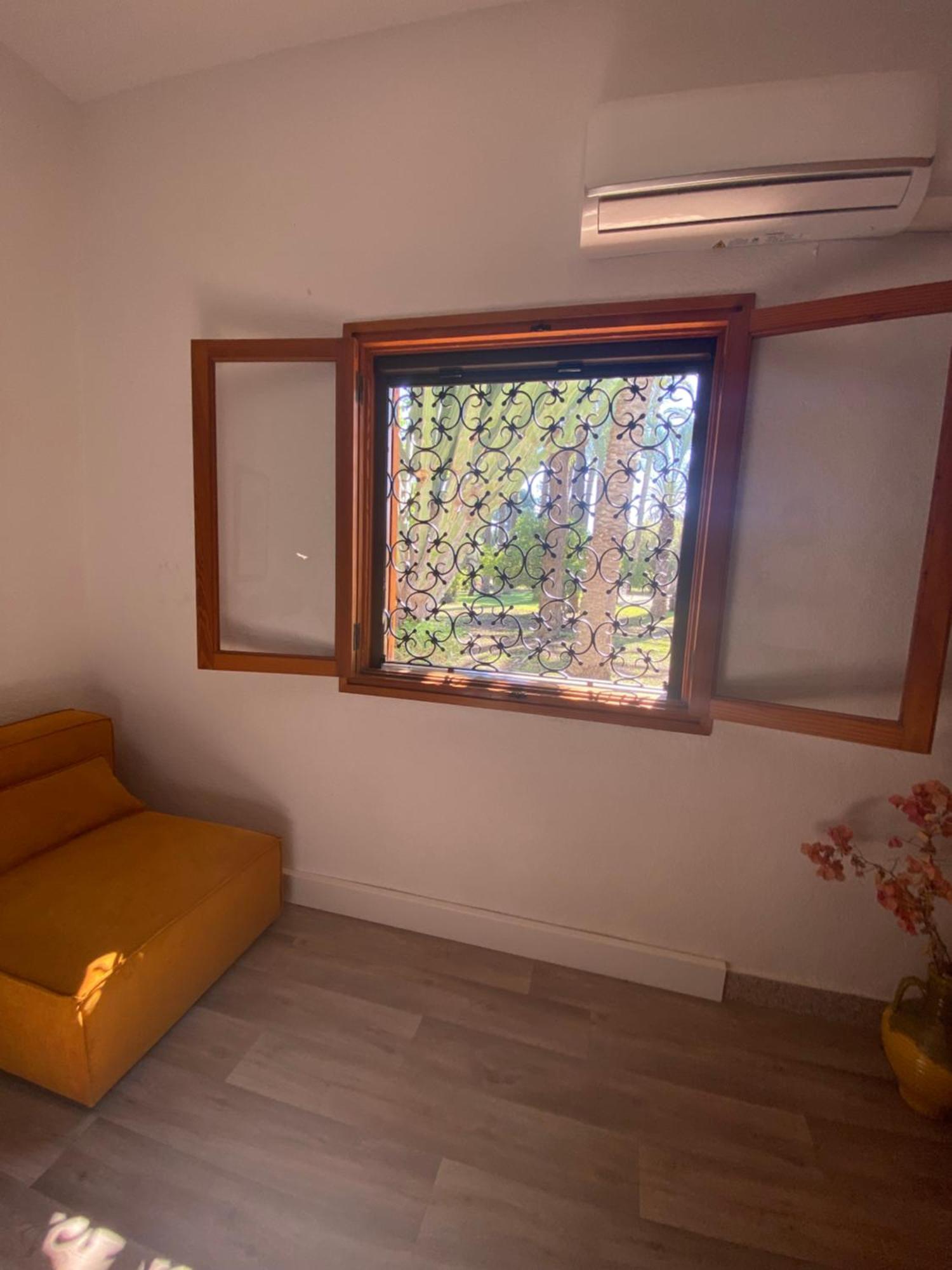 Pink Lemon House Bed & Breakfast เอลเช ภายนอก รูปภาพ