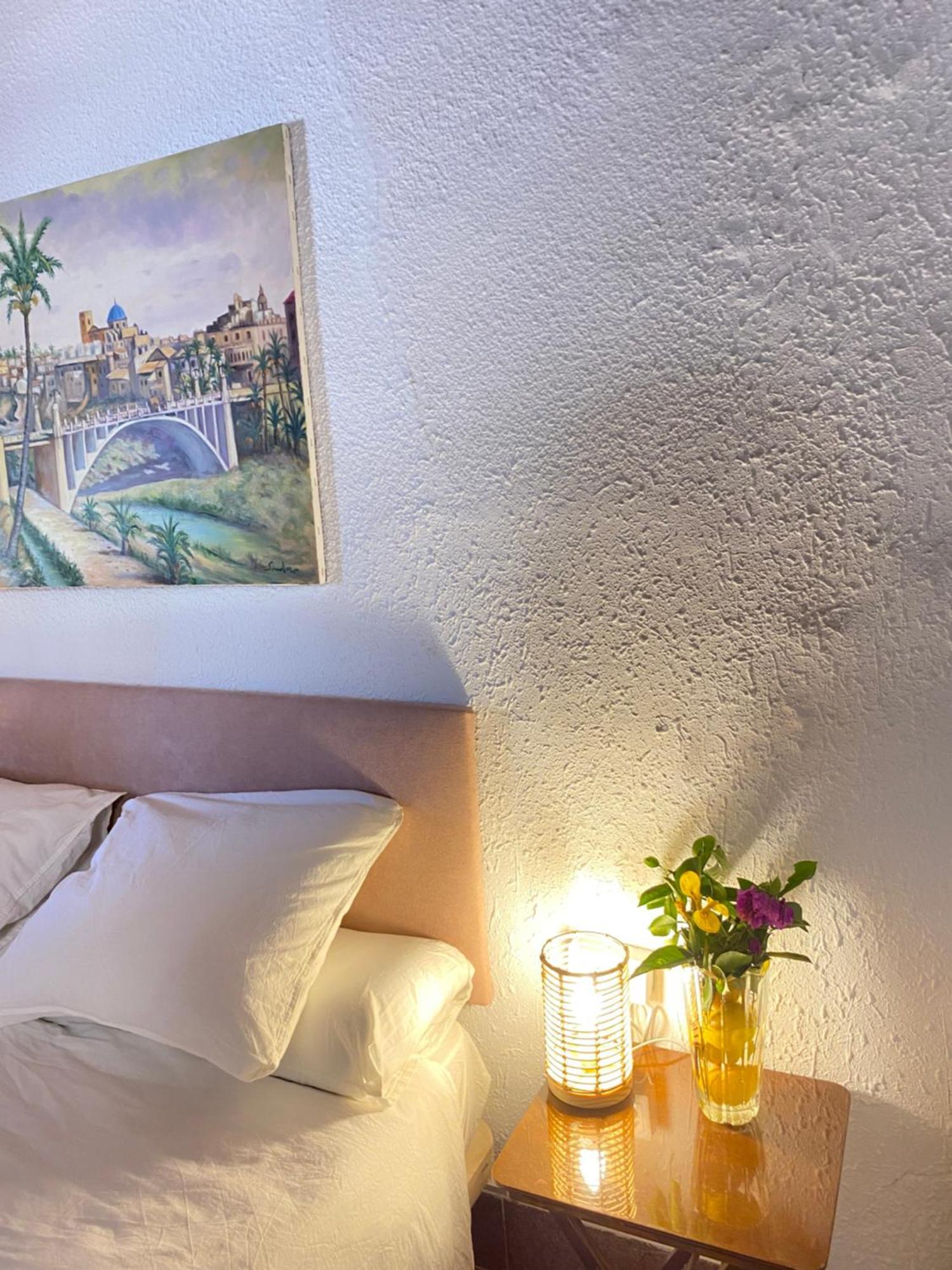 Pink Lemon House Bed & Breakfast เอลเช ภายนอก รูปภาพ
