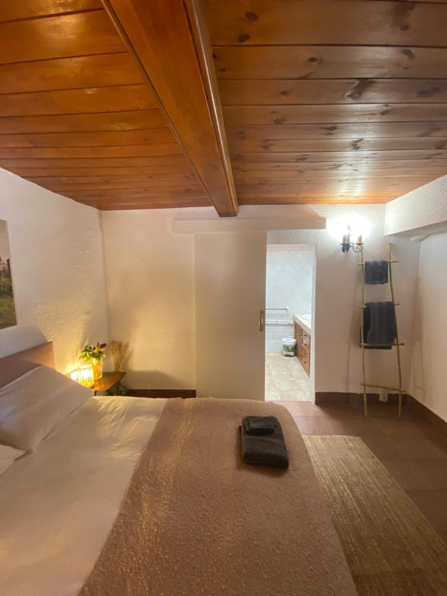 Pink Lemon House Bed & Breakfast เอลเช ภายนอก รูปภาพ