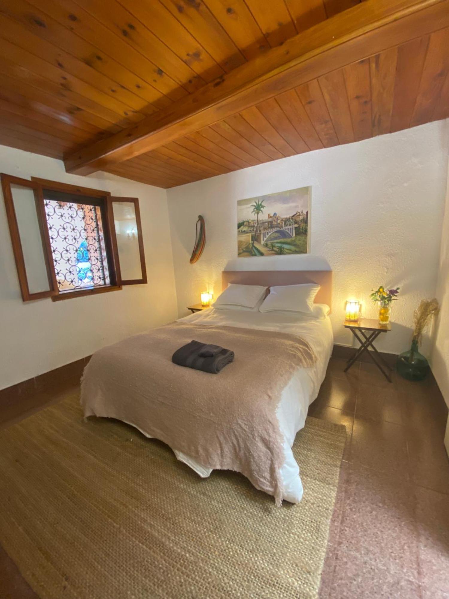 Pink Lemon House Bed & Breakfast เอลเช ภายนอก รูปภาพ
