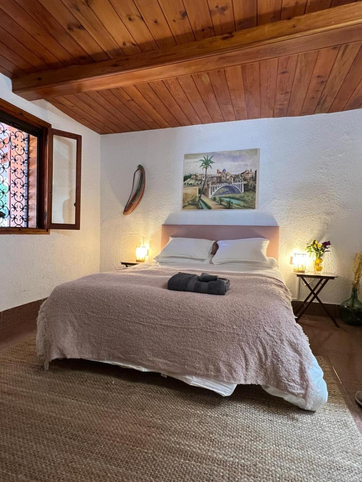 Pink Lemon House Bed & Breakfast เอลเช ภายนอก รูปภาพ